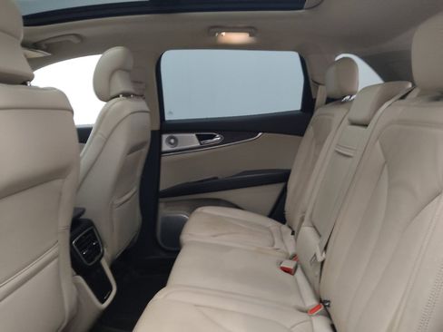 Used 2017 Lincoln MKX Reserve w/ Luxury Package FWD image 18