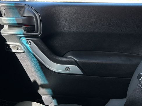 Used 2012 Jeep Wrangler Unlimited Rubicon w/ Dual Top Group image 23