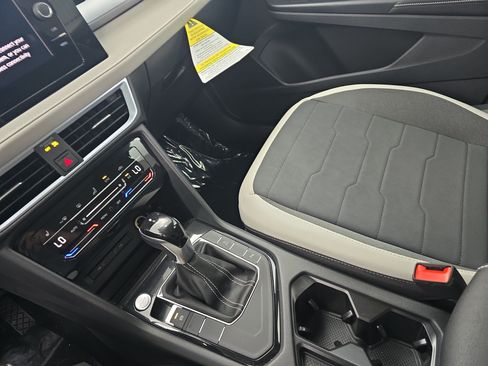 New 2026 Volkswagen Taos SE FWD image 23