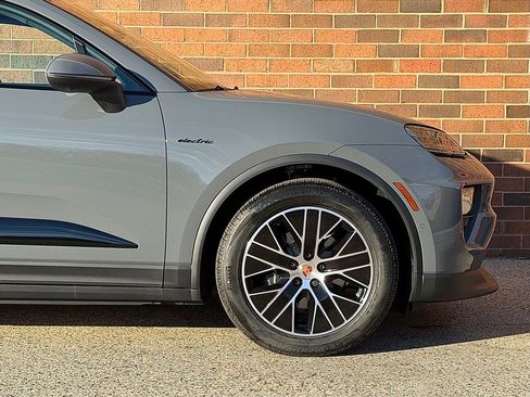 New 2025 Porsche Macan Electric RWD image 11