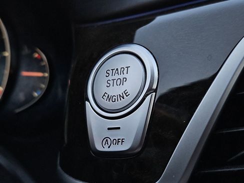 Used 2019 BMW 740i w/ Executive Package image 26