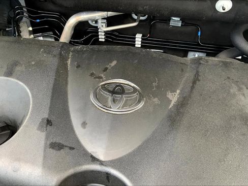 Used 2021 Toyota RAV4 XLE FWD image 31