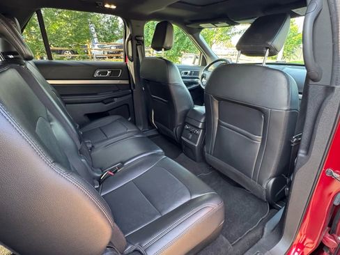 Used 2018 Ford Explorer XLT w/ Equipment Group 202A image 28