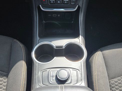 Used 2020 GMC Terrain SLE FWD image 18