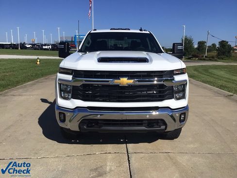 Used 2025 Chevrolet Silverado 2500 LT image 2