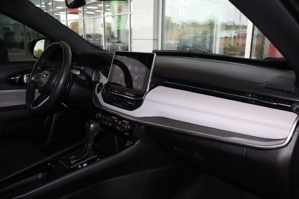 Used 2023 Jeep Compass Limited AWD/4WD image 41