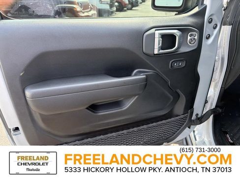 Used 2024 Jeep Wrangler Unlimited Rubicon AWD/4WD image 19