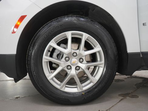 Used 2024 Chevrolet Equinox LT AWD/4WD image 31