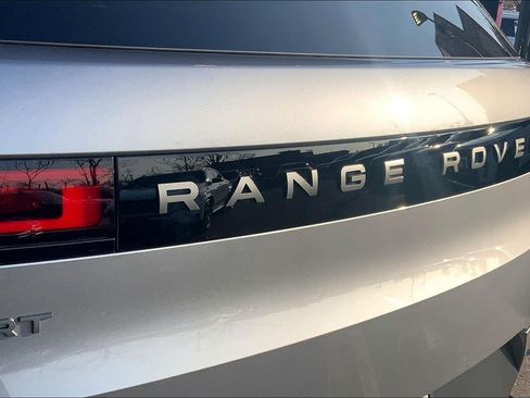 Used 2025 Land Rover Range Rover Sport image 9