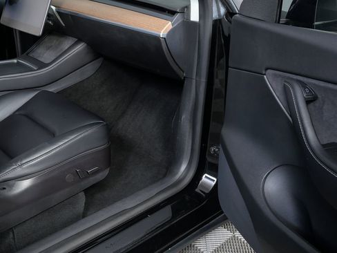 Used 2021 Tesla Model Y Performance image 15