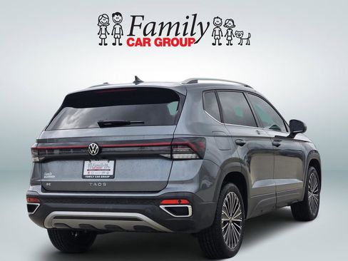 Used 2025 Volkswagen Taos SE image 4