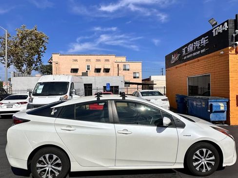 Used 2016 Toyota Prius Two FWD image 5