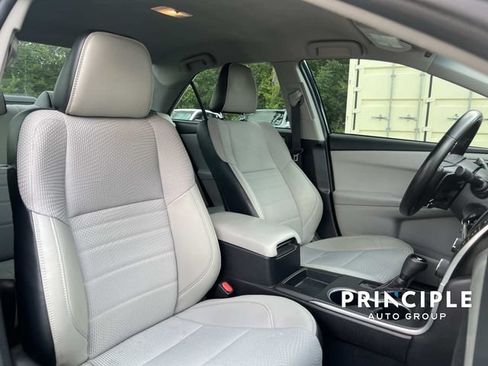 Used 2016 Toyota Camry SE FWD image 30