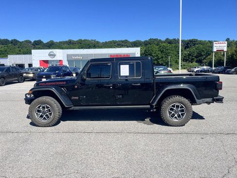 Used 2025 Jeep Gladiator Rubicon w/ Safety Group AWD/4WD image 4