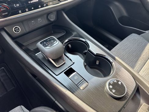 Used 2023 Nissan Rogue SV image 30