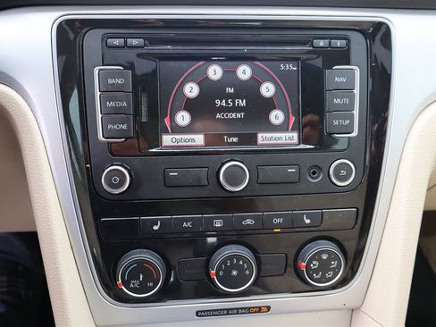 Used 2013 Volkswagen Passat TDI SE FWD image 21