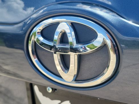 Used 2017 Toyota Highlander XLE FWD image 6