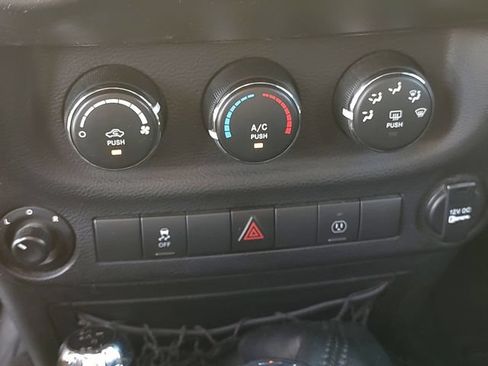 Used 2017 Jeep Wrangler Unlimited Sahara w/ Connectivity Group AWD/4WD image 17
