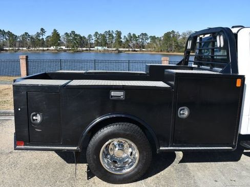 Used 2022 Ford F350 XL w/ Power Equipment Group image 4