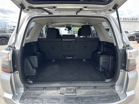 Used 2024 Toyota 4Runner TRD Off-Road image 9