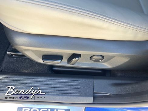 Used 2023 Nissan Rogue SL w/ SL Premium Package image 12