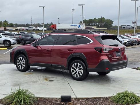 Used 2025 Subaru Outback Premium image 4