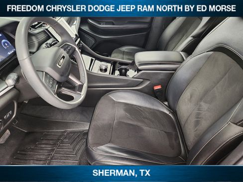 Used 2023 Jeep Grand Cherokee Altitude RWD image 8