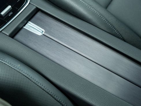 Certified 2022 Porsche Panamera 4 Platinum Edition AWD/4WD image 39