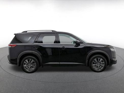 Used 2025 Nissan Pathfinder SV FWD image 10