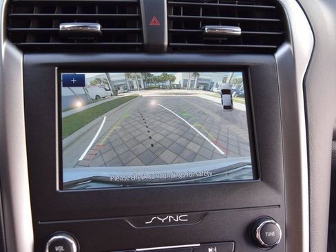 Used 2020 Ford Fusion SE FWD image 63