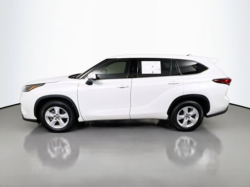 Used 2022 Toyota Highlander LE image 9