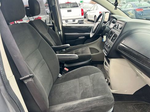 Used 2015 Dodge Grand Caravan SE image 33