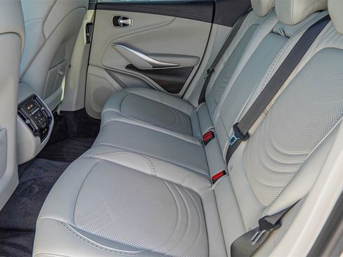 Used 2022 Aston Martin DBX Base image 40