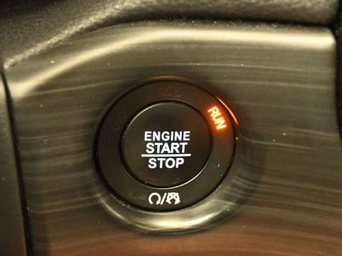 Used 2020 Jeep Grand Cherokee Altitude RWD image 6