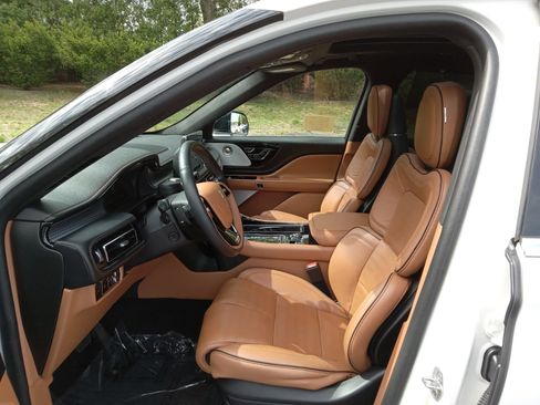 Used 2023 Lincoln Aviator Black Label AWD/4WD image 10