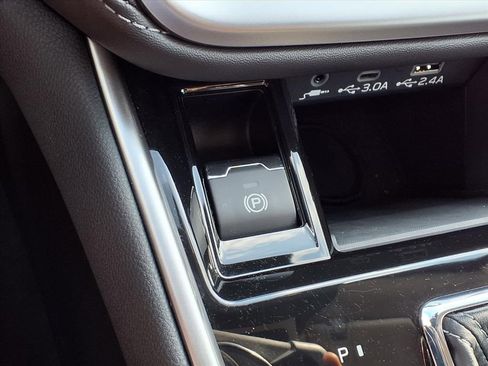 Certified 2025 Subaru Outback Premium image 17