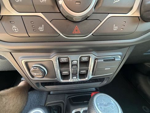 Used 2019 Jeep Wrangler Unlimited Sport S AWD/4WD image 23