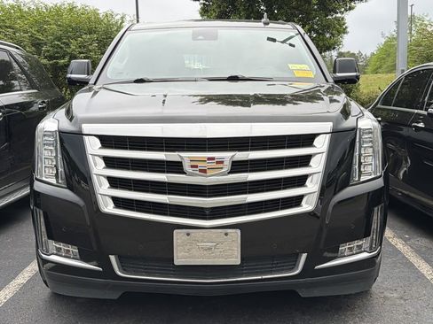 Used 2020 Cadillac Escalade Luxury AWD/4WD image 2