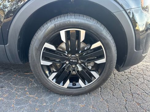 Used 2024 Kia Telluride SX w/ Towing Package image 12