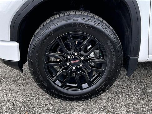 Used 2025 GMC Sierra 1500 Elevation w/ X31 Off-Road Package AWD/4WD image 11