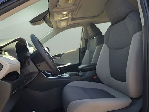 Used 2025 Toyota RAV4 XLE w/ Convenience Package image 9
