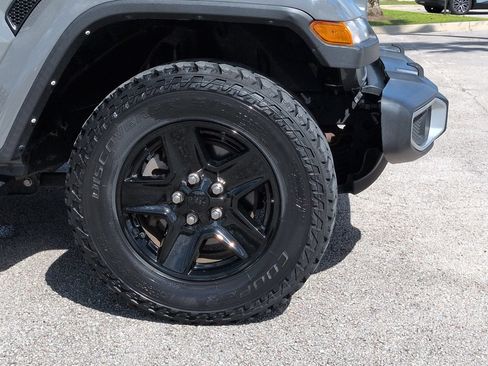Used 2021 Jeep Gladiator Sport AWD/4WD image 10
