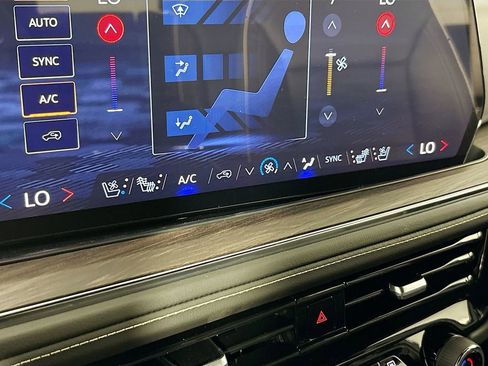 New 2025 Chevrolet Suburban Premier image 16