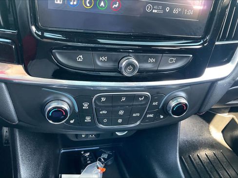 Used 2023 Chevrolet Traverse RS image 32