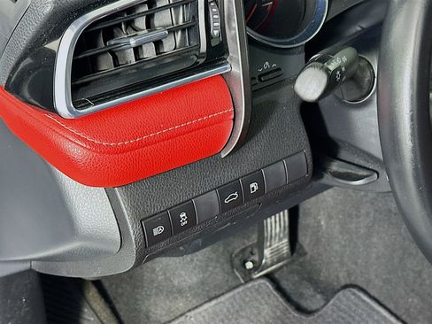 Used 2018 Toyota Camry XSE FWD image 17