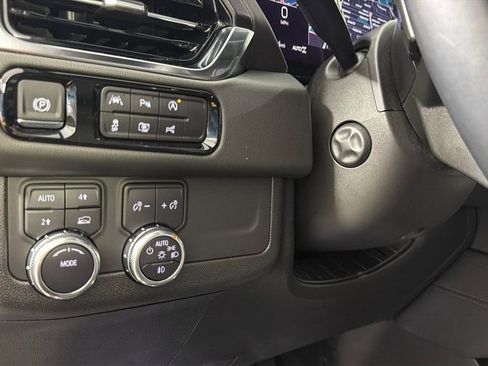 Used 2025 GMC Yukon XL Denali AWD/4WD image 19