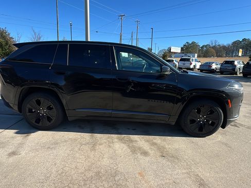 Used 2024 Jeep Wagoneer Launch Edition image 7