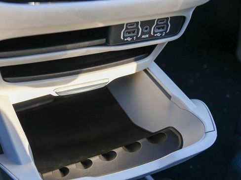 Used 2021 Chrysler Pacifica Touring-L image 24