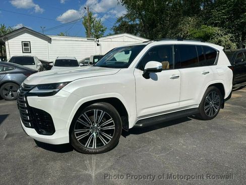 Used 2025 Lexus LX 600 4WD w/ Accessory Package (Z1) image 4