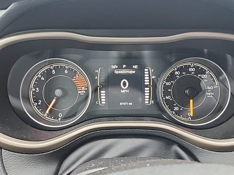 Used 2016 Jeep Cherokee Latitude w/ Cold Weather Group AWD/4WD image 8